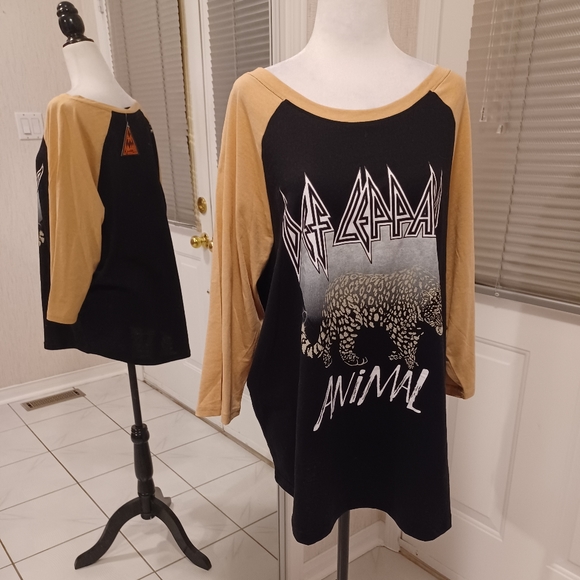 Bludgeon Riffola Ltd. Tops - 4/$80 NWT Def Leppard Black & Tan Tee - Size 2X (US18)